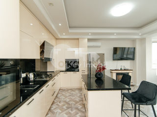 Apartament, Centru, 95 mp, 1050 € ! foto 1