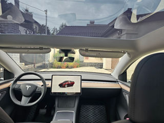 Tesla Model Y foto 10