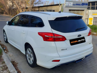 Ford Focus Wagon foto 3