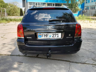 Toyota Avensis foto 4