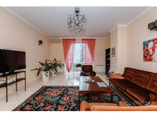 4-x комн. квартиры, 194 м², Центр, Кишинёв