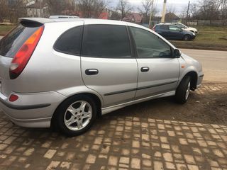 Nissan Almera Tino foto 1