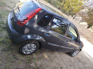 Ford Fiesta foto 4