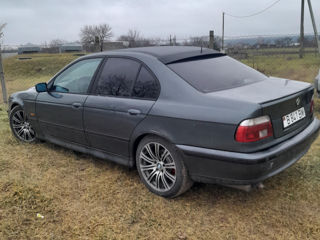 BMW 5 Series foto 3