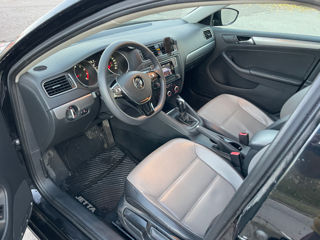 Volkswagen Jetta foto 7