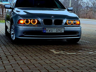 BMW 5 Series foto 1