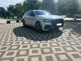 Audi Q8 foto 1