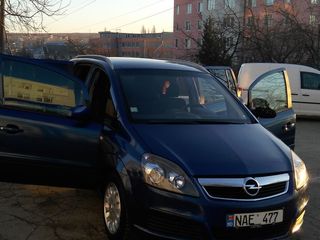 Opel Zafira foto 1