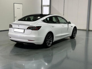 Tesla Model 3 foto 3