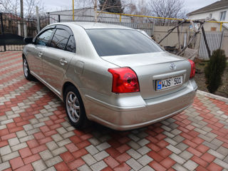 Toyota Avensis foto 3