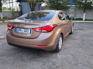 Hyundai Elantra foto 3