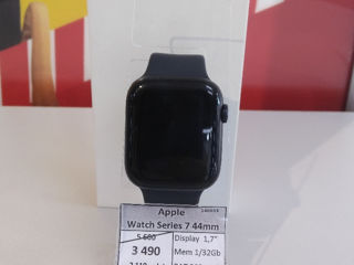 Apple Watch Series 7.  44mm pret 3490lei.