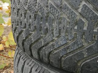 R16 215/65 de iarna Goodyear foto 3