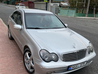 Mercedes C-Class foto 9