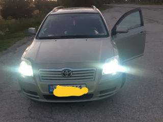 Toyota Avensis foto 2