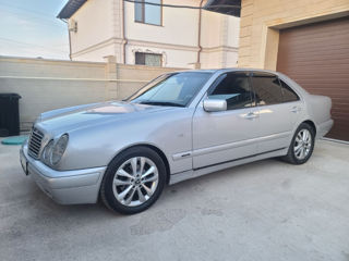 Mercedes E-Class foto 3