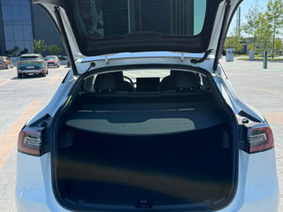 Tesla Model Y foto 8