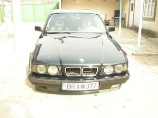 BMW 5 Series foto 1