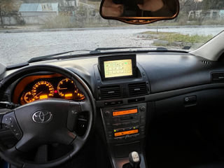 Toyota Avensis foto 2