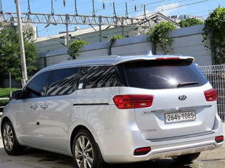 KIA Carnival foto 2