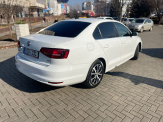 Volkswagen Jetta foto 8