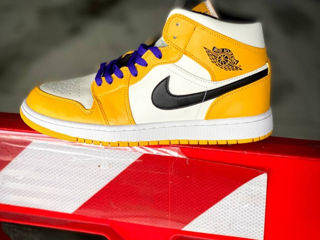 Nike Air Jordan 1 Retro High Lakers foto 3