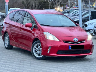 Toyota Prius v