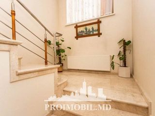 Rîșcani! casă 2 nivele, 3 camere cu living! 320 mp + 6 ari! foto 12