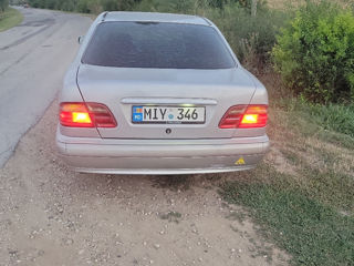 Mercedes E-Class foto 8