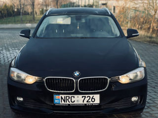 BMW 3 Series Touring foto 2