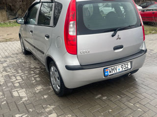 Mitsubishi Colt foto 3