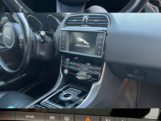 Jaguar XE foto 8