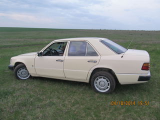 Mercedes Series (W124) foto 3