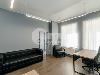 Oficiu cu o suprafață de 60 mp, Centru, 1400 € ! foto 5