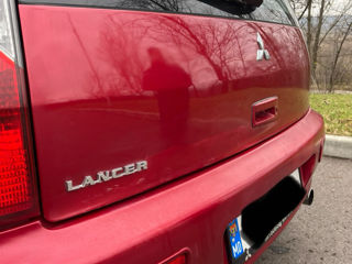 Mitsubishi Lancer foto 9