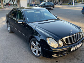 Mercedes E-Class foto 2