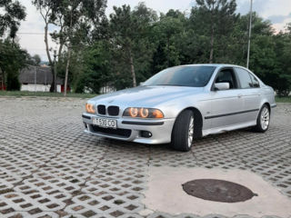 BMW 5 Series foto 2