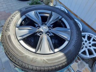 Lexus 215/60R17 foto 3