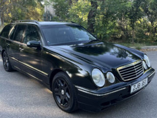 Mercedes E-Class foto 4