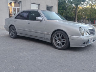 Mercedes E-Class foto 5