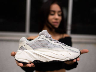 Adidas Yeezy Boost 700 Poze reale foto 2