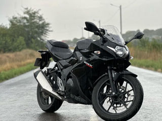 Suzuki GSX250R foto 3