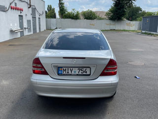 Mercedes C-Class foto 5