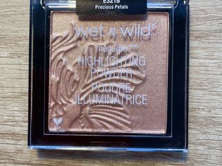 Хайлайтер Wet n Wild (Precious Petals)