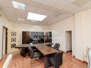 Oficiu cu o suprafață de 200 mp, Centru, 3000 € ! foto 10