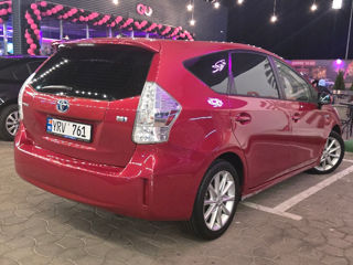 Toyota Prius v foto 4