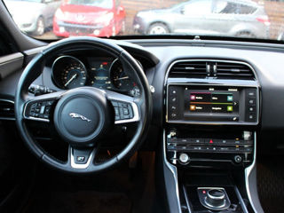 Jaguar XE foto 5