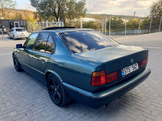 BMW 5 Series foto 2