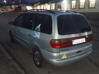 Ford Galaxy foto 2