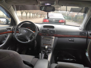 Toyota Avensis foto 7